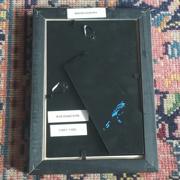 Minimalist Line Drawing - Picture 3 of 4